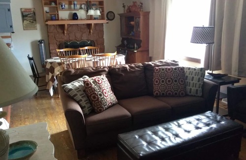 Highland Lakes Cottage | Pet-Friendly Retreat with Private Lakes and 7 Beaches