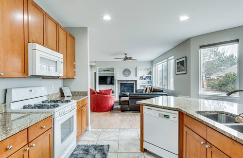 Vista Ridge House | Pet-Friendly Group Retreat with Office, Gym & Spa Amenities