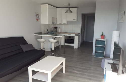Palavas-les-Flots Apartment | Oceanfront Stay at FENETRE SUR MER with Pool & Breakfast