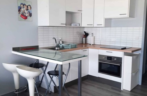 Palavas-les-Flots Apartment | Oceanfront Stay at FENETRE SUR MER with Pool & Breakfast