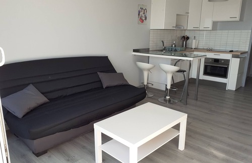 Palavas-les-Flots Apartment | Oceanfront Stay at FENETRE SUR MER with Pool & Breakfast
