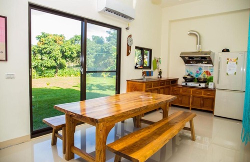 Shoufeng House | Family-Friendly Homestay with Kitchen Amenities