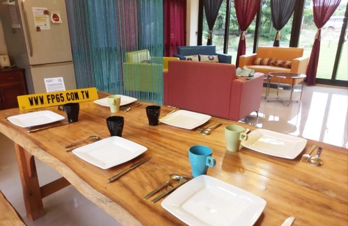 Shoufeng House | Family-Friendly Homestay with Kitchen Amenities