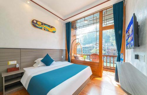 Fenghuang House | Memorable Stay at Fenghuang Memory Linjiang Inn with Hot Tub
