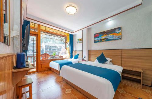 Fenghuang House | Memorable Stay at Fenghuang Memory Linjiang Inn with Hot Tub