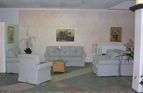 Osseddu Apartment | Discover Fenice Resort: Family-Friendly Stay with Pool & Hot Tub