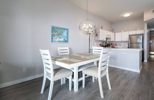 Cedar Key Condo | Gulffront Getaway: Pool, Hot Tub & Pet-Friendly Comfort!
