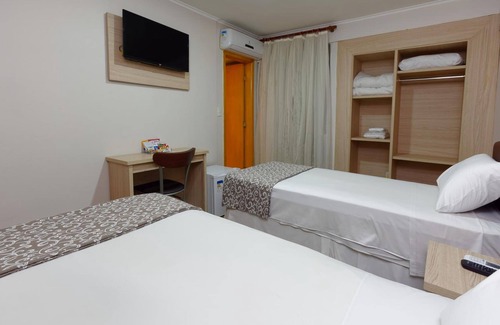 Bom Retiro Hotel | Convenient Stay at Fenix Bom Retiro with Spa & Breakfast