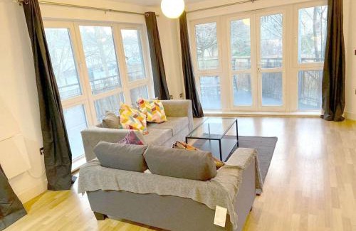 Upper Clapton Apartment | Pet-Friendly Fenland Hackney Apartments with Top Ratings