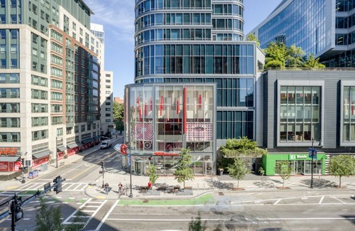 West Fens Apartment | Cozy Fenway Studio with Kitchen and Gym Access