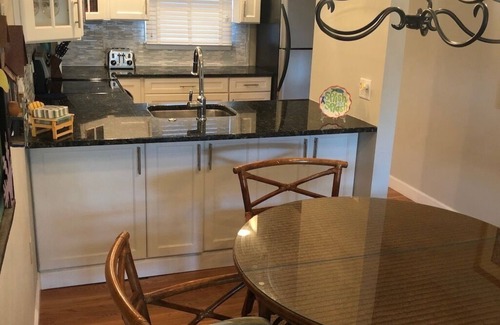 Fenwick Island Condo | Beach Block Condo in Fenwick Island with Pool & Ocean View