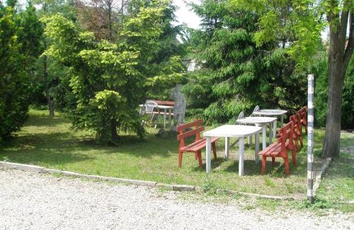 Mako Bed & Breakfast | Pet-Friendly Fenyő Panzió with Breakfast & Family Amenities