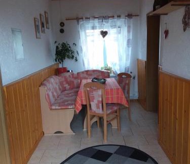 Zerkwitz Apartment | Cozy Ferìenwohnung Mende 1: Family-Friendly Retreat