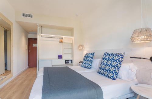 Puerto de Soller Hotel | Oceanfront Escape at FERGUS Style Soller Beach Hotel