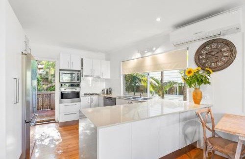 Sunshine Beach House | Beach House Retreat: Cosy Cottage with Pool & Ocean Views