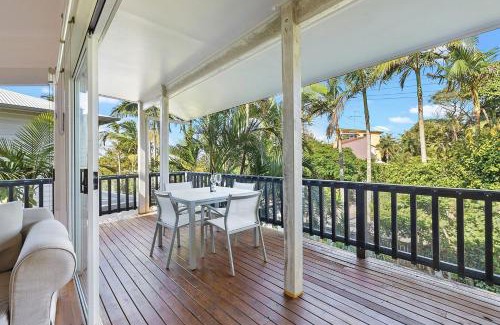 Sunshine Beach House | Beach House Retreat: Cosy Cottage with Pool & Ocean Views