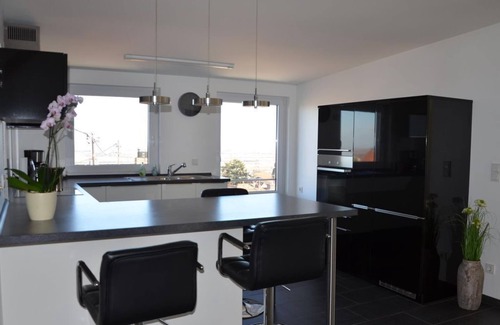 Neustadt-Hambach Apartment | Top-Rated Ferienwohnung im Seminargarten - Family-Friendly Stay