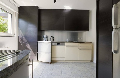 Neustadt an der Weinstrasse Apartment | Comfortable Ferienwohnung Hambacher Höhe with Kitchen Access