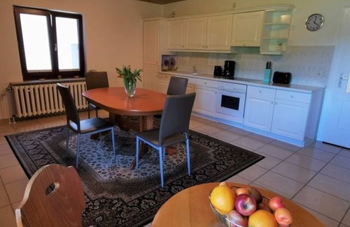 Feldberger Seenlandschaft Apartment | Cozy Getaway at Ferienwohnung Gartentraum by the Lake