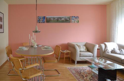 Wachenheim an der Weinstrasse Apartment | Family-Friendly Ferienwohnung Unter dem Schwalbennest Awaits