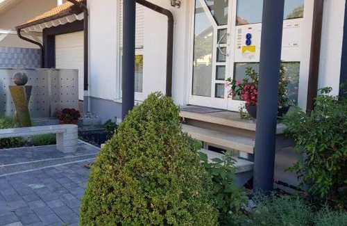 Wachenheim an der Weinstrasse Apartment | Relax at Ferienwohnung Weiß Wachtenburg - Family Friendly Stay