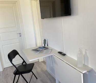 Dyrvik House | Scenic Sjøutsikt Retreat: Child-Friendly & Highly Rated