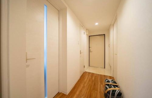 Nakajimakoen Apartment | Comfortable 2LDK Room with Parking and Child-Friendly Amenities