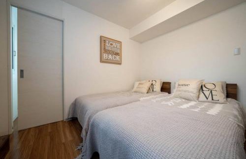 Nakajimakoen Apartment | Comfortable 2LDK Room with Parking and Child-Friendly Amenities