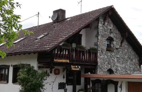 Uehlingen-Birkendorf Apartment | Cozy Ferien Apartment zum Schlüchttal with Ocean Views