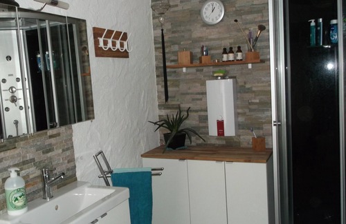 Bissersheim Apartment | Enjoy a Memorable Stay at Alten Winzerhof with Pets