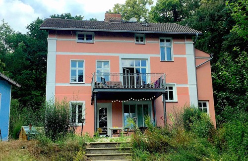 Buckow Apartment | Idyllic Lakefront Retreat with Private Sauna & Spa Amenities