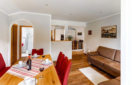 Ramsau bei Berchtesgaden Apartment | Beautiful Ferienwohnung Nr. 4 with Balcony and Amenities