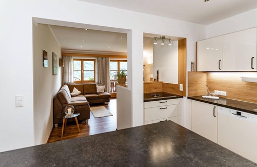 Ramsau bei Berchtesgaden Apartment | Beautiful Ferienwohnung Nr. 4 with Balcony and Amenities