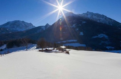 Ramsau bei Berchtesgaden Apartment | Family-Friendly Ferienwohnung d' Holzstubn with Kitchen