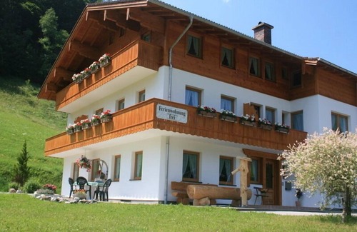Ramsau Apartment | Cozy Ferienwohnung Hoher Göll with Balcony for 2 Guests