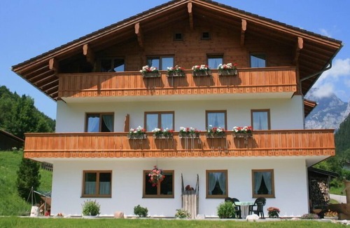 Ramsau Apartment | Cozy Ferienwohnung Hoher Göll with Balcony for 2 Guests