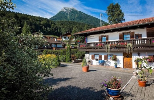 Ramsau Apartment | Cozy Ferienwohnung Nr. 3: Perfect for Couples with Terrace