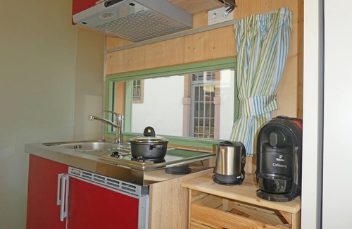 Altleiningen House | Experience Bliss at Blue Tiny House with Pool & Breakfast