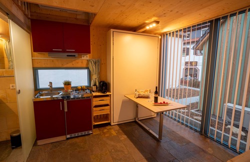Altleiningen House | Experience Bliss at Blue Tiny House with Pool & Breakfast