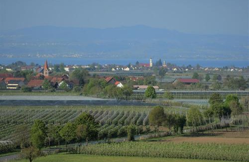 Langenargen Apartment | Family-Friendly Ferien- und Obsthof Dillmann with 9/10 Rating