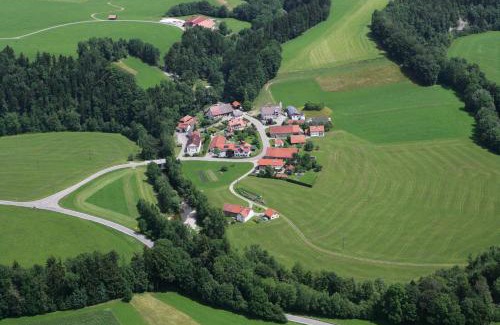 Christazhofen Apartment | Family-Friendly Ferien- und Reiterhof Bareth: Guest Rated 8/10