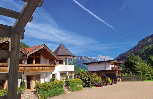 Bichlbach Apartment | Relax at Ferienanlage Hechenbergerhof with Oceanfront Views