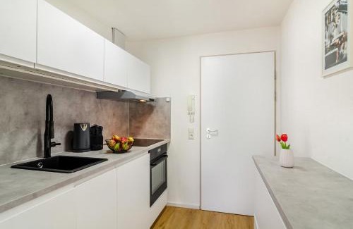 Bodman-Ludwigshafen Apartment | Oceanfront Ferienapartment Olivia with Private Pool
