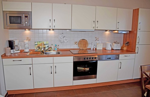 Rugen Island Apartment | Cozy Ferienappartement Abendrot with Balcony & Spa Access