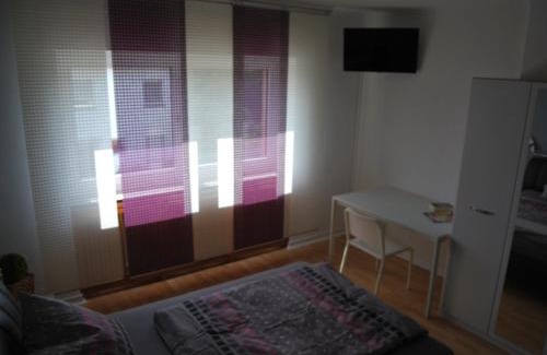 Erlenbrunn Apartment | Relaxing Ferienappartement Pirmasens with Pool & Ocean Views