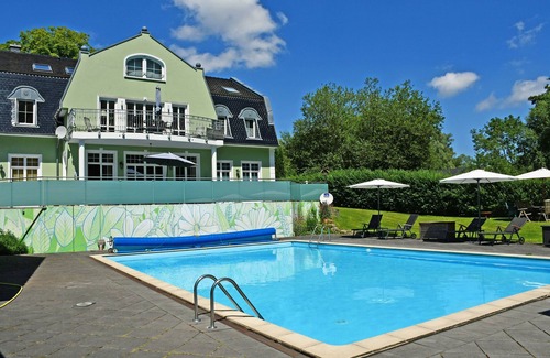 Rugen Island Apartment | Experience Ferienappartement Sonnenstrahl: Pool & Sauna Retreat