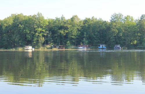 Schorfheide Apartment | Pet-Friendly Ferienappartements am See with Breakfast Included