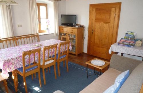 Funfstetten House | Family-Friendly Ferienbauernhof Bosch with Great Reviews