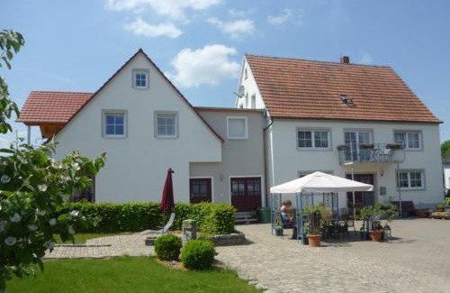 Gunzenhausen House | Family-Friendly Getaway at Ferienbauernhof Schuler