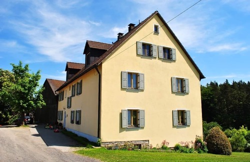 Friedenfels Apartment | Relax in Feriendomizil: Nature Park Retreat with Balcony